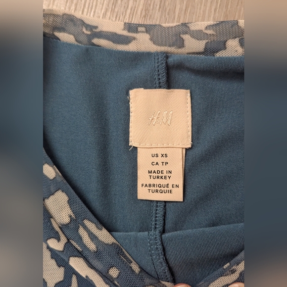 H&M Blue and Tan Patterned Long Sleeve Midi   Dress Size XS EUC! - Picture 3 of 7